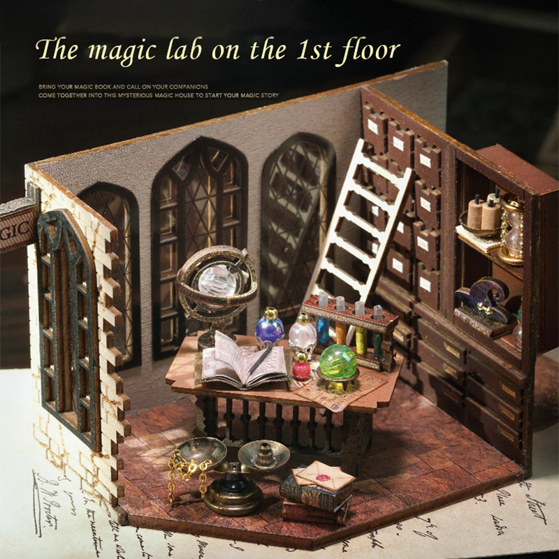 Byggsatsen Magic Workshop är en magisk booknook eller roombox