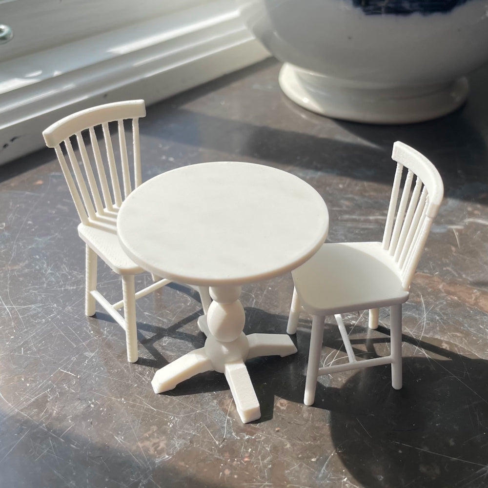 Miniatures – classic chairs & table (1:1()