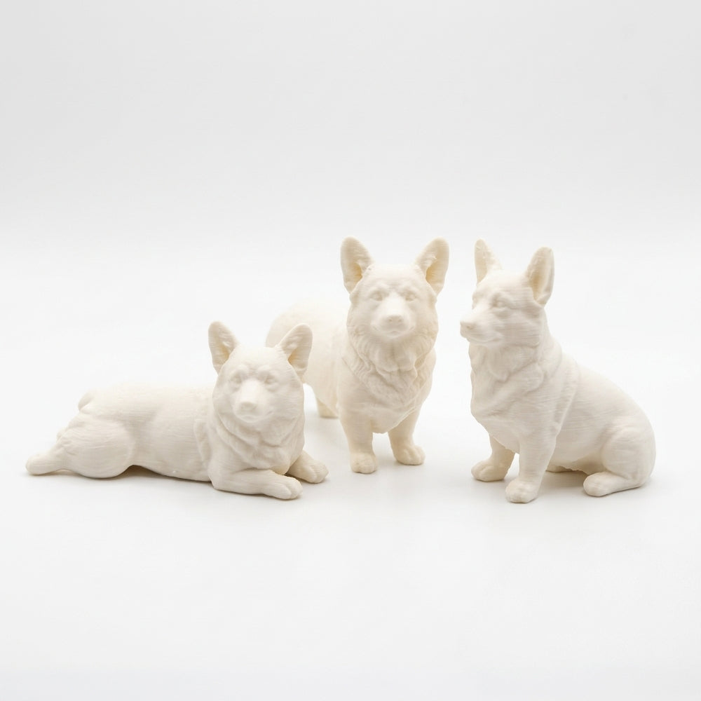 Set bestående av tre hundar i miniatyr: corgis i skala 1:18