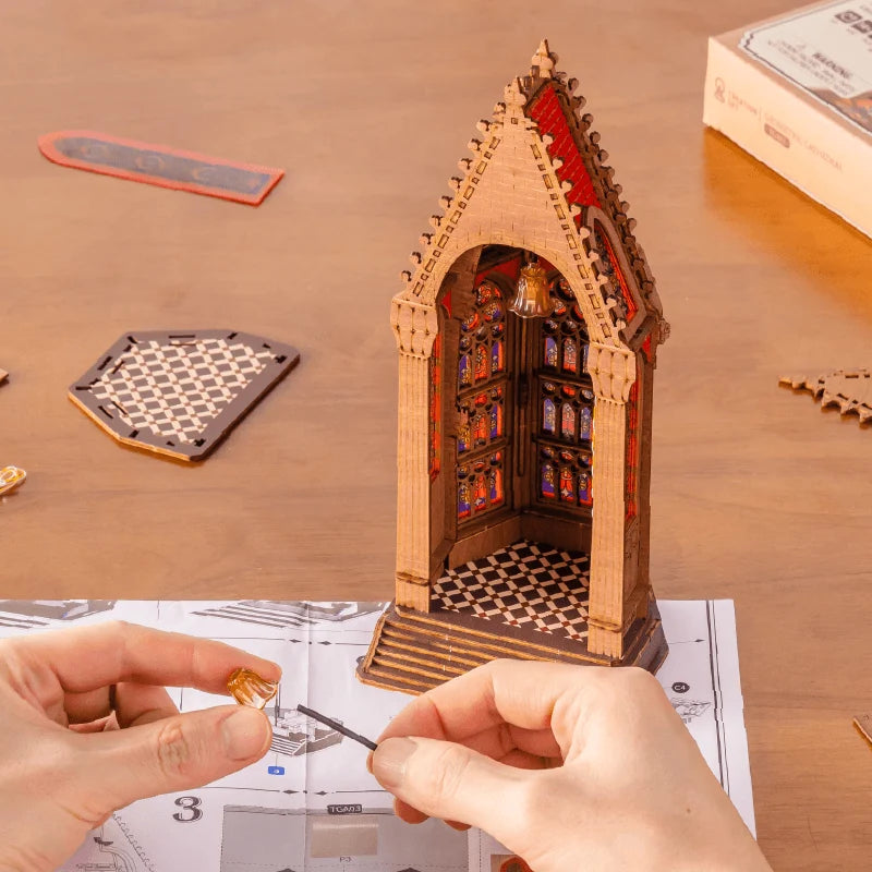 Komplett byggsats för att bygga en book nook – perfekt present för miniatyrälskare