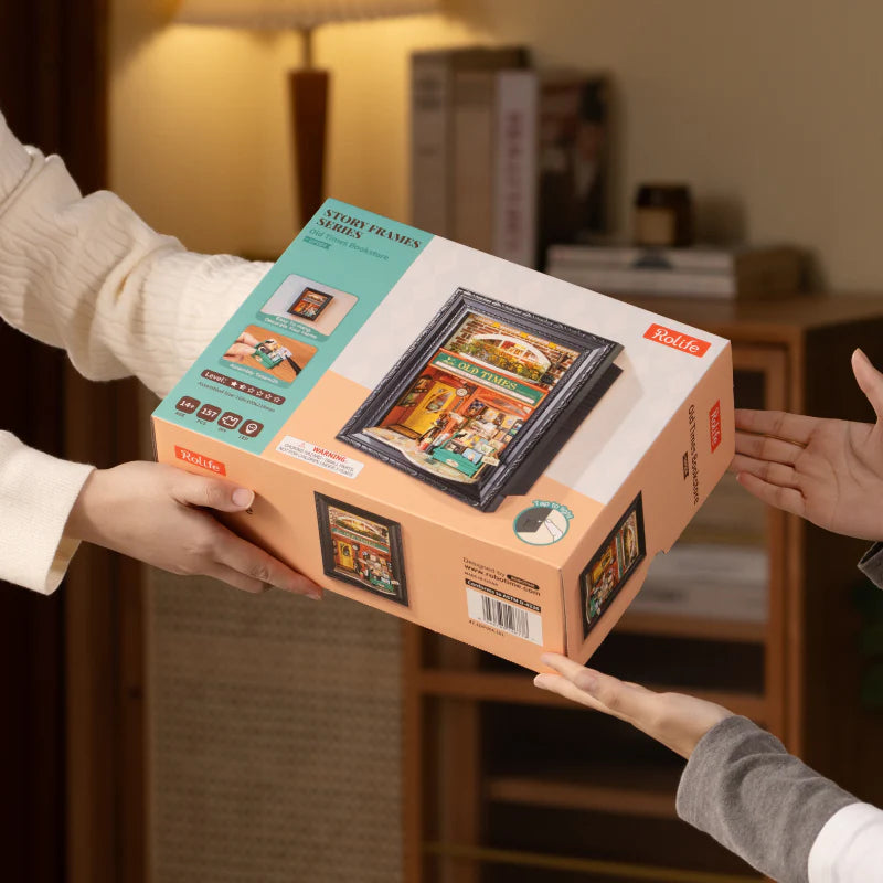 Perfekt present för pyssliga – Old Times Bookstore från Robotime – ett komplett DIY diorama set