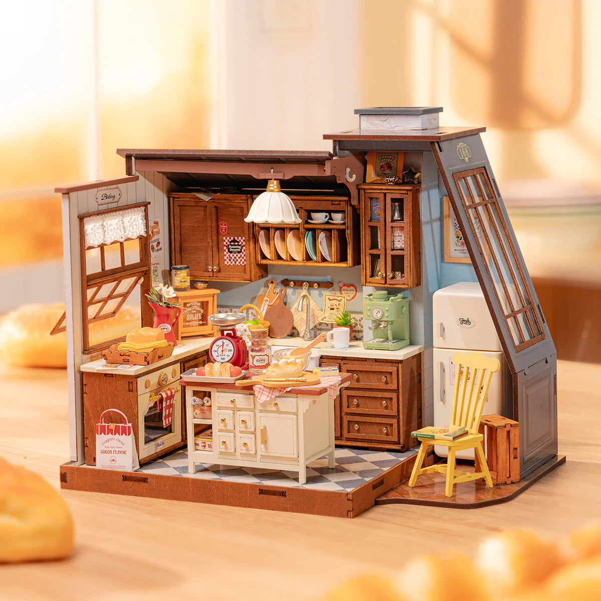 Rolife Baking Kitchen DIY kit byggsats föreställande ett kök i miniatyrskala 1:18